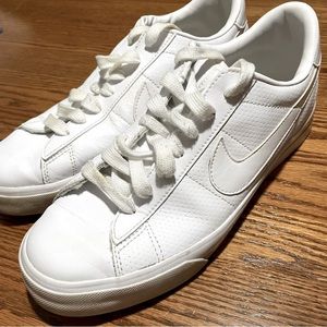 Womens Nike Sweet Classic Leather Sneakers 354496-110 size 9